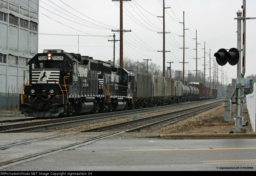 NS B05 sitting on the Ameriwood siding in Dowagiac, MI